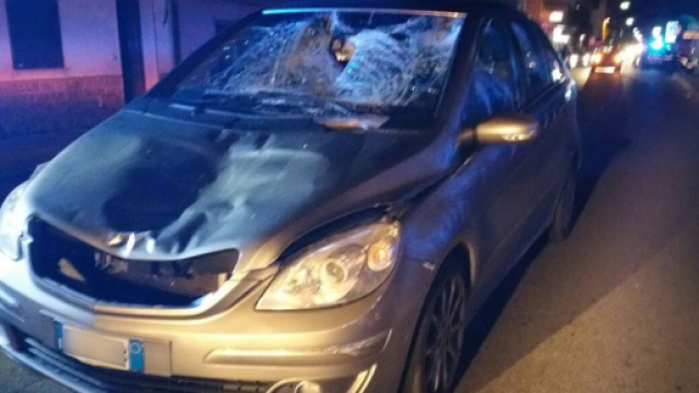 Tragedia a Locri, auto travolge pedoni sulla SS 106: un morto e un ferito grave