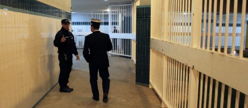 Le journal de 12h30 : les surveillants de prison agressés en Corse ... - rtl.fr