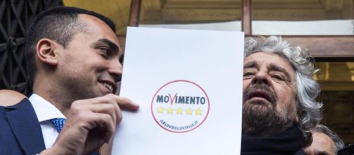 Luigi Di Maio e Beppe Grillo presentano il logo del M5S