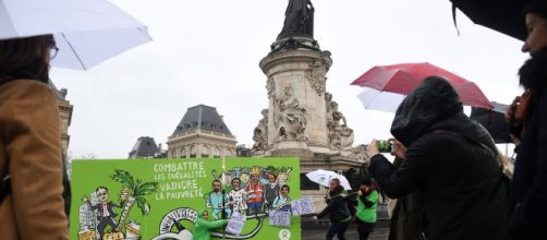 Manifestantes protestan contra la desigualdad y la pobreza