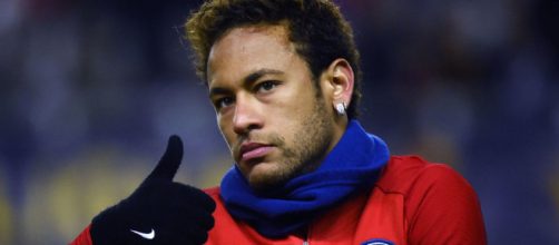 Neymar en los momentos previos de un partido