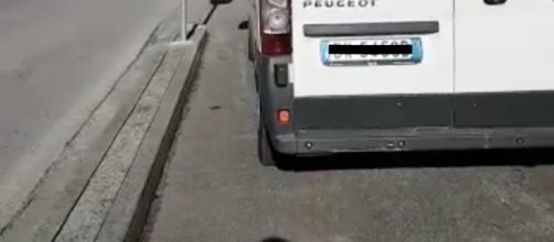 Piste ciclabili come parcheggio, la denuncia video di De Marchi