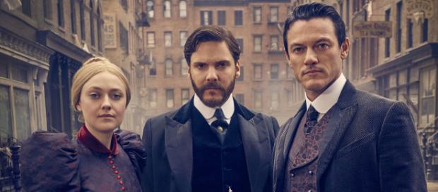 Dakota Fanning, Daniel Brühl, Luke Evans in The Alienist Dakota Fanning, Daniel Brühl, Luke Evans in The Alienist
