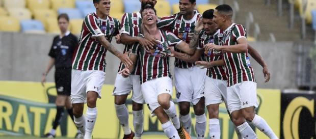 Ibañez (ao centro) vira xodó de Abel Braga e assume titularidade absoluta no Fluminense (Foto: Jornal Central Brasil/DF) Ibañez (ao centro) vira xodó de Abel Braga e assume titularidade absoluta no Fluminense (Foto: Jornal Central Brasil/DF)