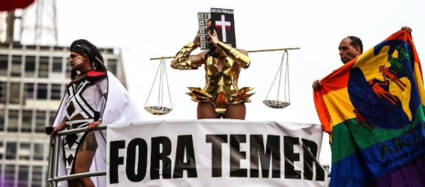 La iglesia evangélica en Brasil dice que los homosexuales son animales y que tienen relación con el diablo. La iglesia evangélica en Brasil dice que los homosexuales son animales y que tienen relación con el diablo.