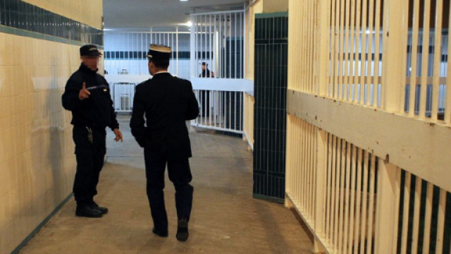 Le journal de 12h30 : les surveillants de prison agressés en Corse ... - rtl.fr