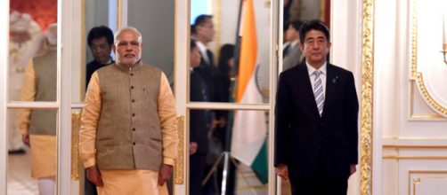 Il primo ministro indiano Narendra Modi e quello giapponese Shinzo Abe. Wikimedia Commons.