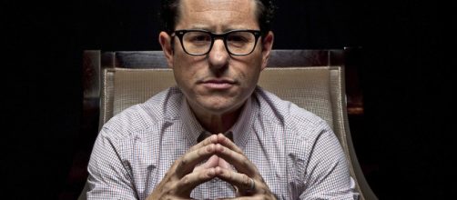 J.J. Abrams Has Pitched Star Wars 9 Story to Lucasfilm - MovieWeb - movieweb.com