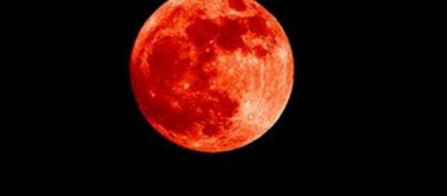 Luna di sangue per l'eclissi di luna