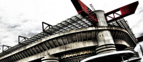 Milan e Inter dovranno presto prendere una decisione: restare al Meazza o costruire un nuovo stadio.