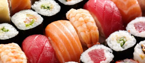 Un uomo, che mangiava spesso sushi, ha sviluppato un'infezione da tenia