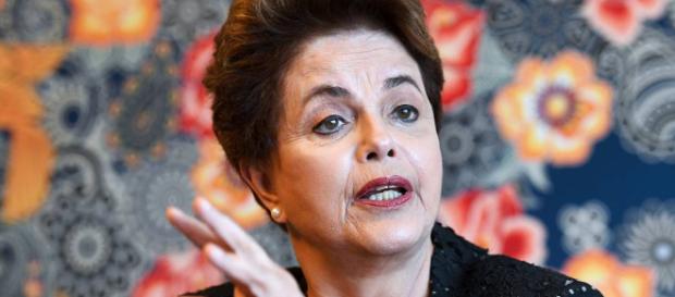 Dilma diz que Lula é inocente no caso tríplex Dilma diz que Lula é inocente no caso tríplex