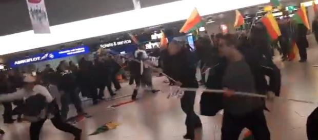 Eskalation zwischen kurdischen Demonstranten und einer türkischen Gruppierung Eskalation zwischen kurdischen Demonstranten und einer türkischen Gruppierung