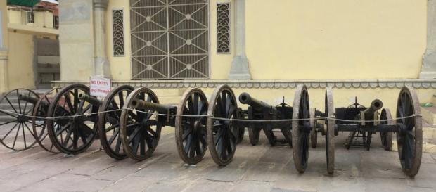 Old Indian army guns displayed Photo credit Sid101-Pixabay.com Old Indian army guns displayed Photo credit Sid101-Pixabay.com
