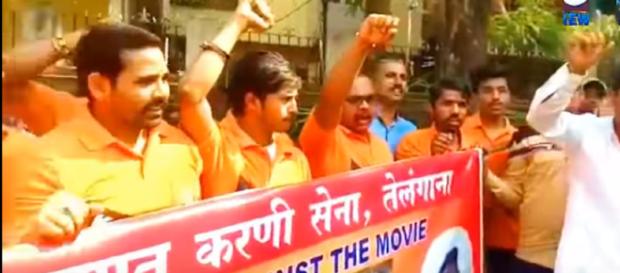 Padmavat ( Padmavati ) Still In Controversy | Protest To Not Release Movie In Hyderabad | Image credit - Sach News | YouTube Padmavat ( Padmavati ) Still In Controversy | Protest To Not Release Movie In Hyderabad | Image credit - Sach News | YouTube