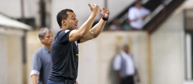 Treinador sofreu sua primeira derrota no comando do Santos Treinador sofreu sua primeira derrota no comando do Santos