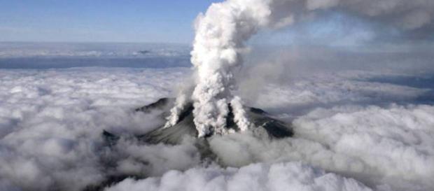 Vulcão ativo no Japão entra em erupção Vulcão ativo no Japão entra em erupção