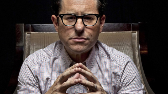 J.J. Abrams Has Pitched Star Wars 9 Story to Lucasfilm - MovieWeb - movieweb.com