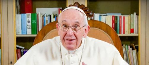 La madre rischia il licenziamento, bambina scrive una lettera al Papa