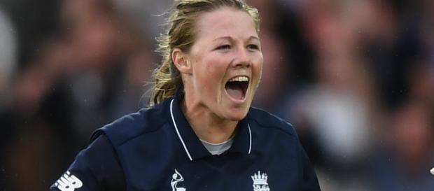 Anya Shrubsole gran campeona ejemplo. Anya Shrubsole gran campeona ejemplo.