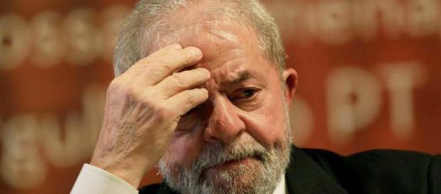 Ex-presidente Lula enfrenta julgamento no Tribunal de segunda instância, quanto ao caso Tríplex Ex-presidente Lula enfrenta julgamento no Tribunal de segunda instância, quanto ao caso Tríplex