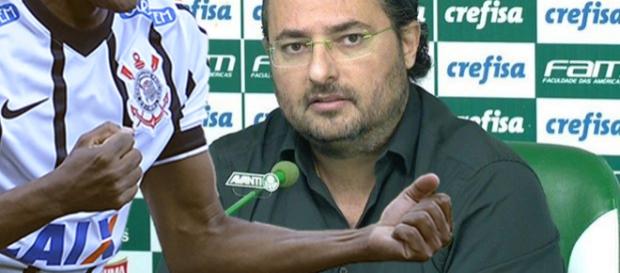 O jogador quer voltar a atuar no Brasil O jogador quer voltar a atuar no Brasil
