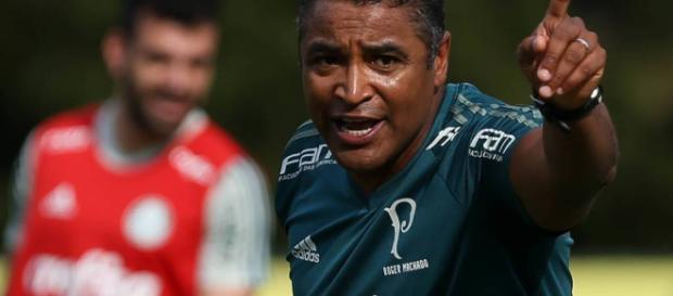 O treinador Roger Machado comanda o Verdão O treinador Roger Machado comanda o Verdão