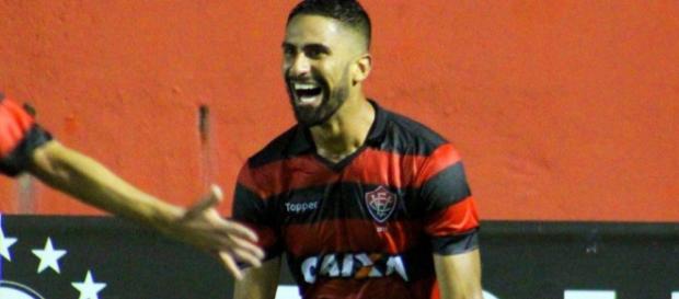 Santiago Tréllez está siendo persuadido por Sao Paulo. Santiago Tréllez está siendo persuadido por Sao Paulo.