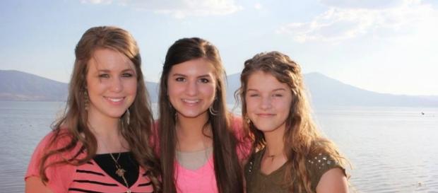 The Bates girls with Jana Duggar (screenshot) The Bates girls with Jana Duggar (screenshot)