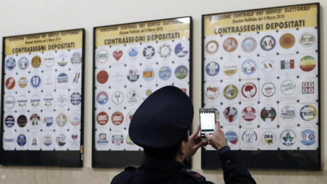 Le bacheche con i contrassegni elettorali
