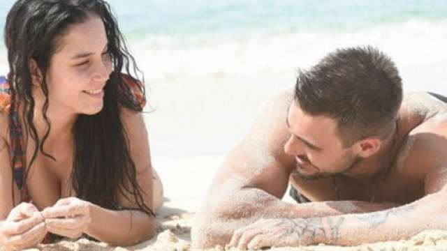 L&rsquo;Isola dei Famosi: Francesco Monte e Paola Di Benedetto si sono baciati?