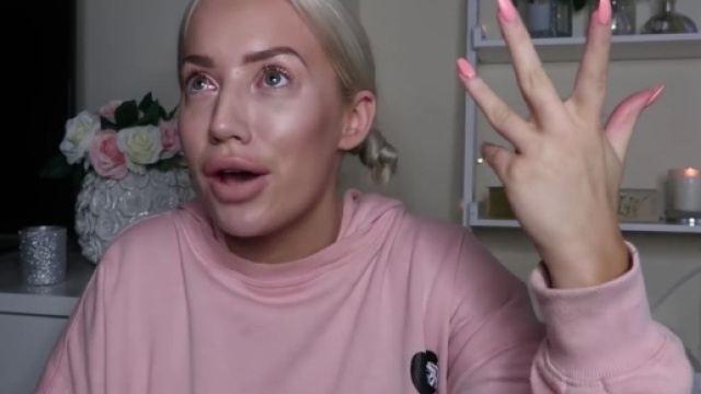 YouTuber Elle Darby Asks for Free Hotel, Owner Bans All Bloggers - dailydot.com