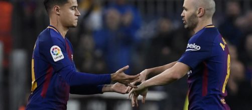 Coutinho debutó con el FC Barcelona sustituyendo a Andrés Iniesta