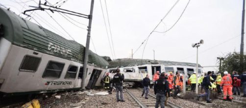 Milano, treno deraglia, 5 morti