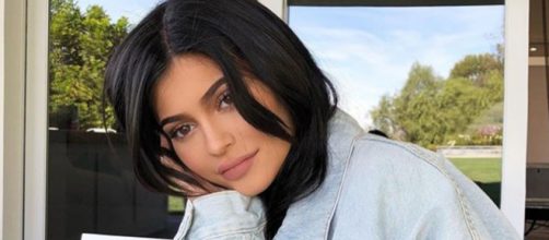 Pregnant Kylie Jenner and her baby bump finally make an appearance. [Image via Kylie Jenner/Instagram]