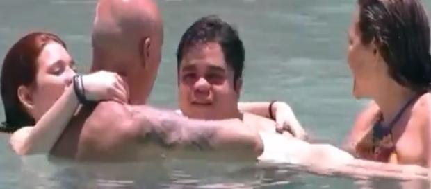 Em vídeo, Ana Clara defende o pai Em vídeo, Ana Clara defende o pai