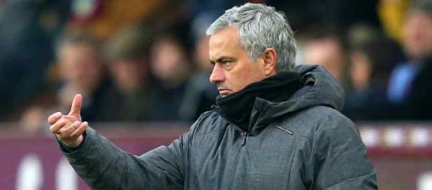 José Mourinho está agora treinando o Manchester United José Mourinho está agora treinando o Manchester United