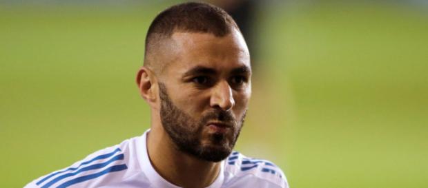 Mercato : Le Real Madrid hésite sur le cas Benzema ! Mercato : Le Real Madrid hésite sur le cas Benzema !