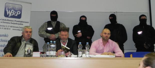 Od lewej: Dariusz Loranty, Krzysztof Rutkowski i jego współpracownicy (fot. Krzysztof Krzak) Od lewej: Dariusz Loranty, Krzysztof Rutkowski i jego współpracownicy (fot. Krzysztof Krzak)