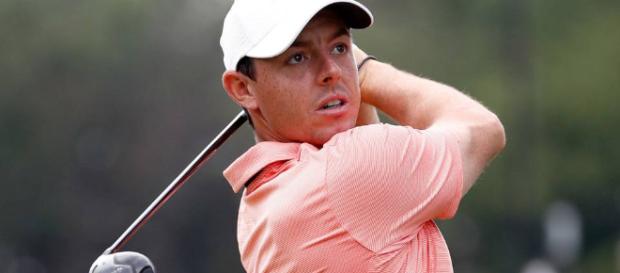 Rory adelanta en Dubai y esta solo a unos golpes detrás de Horsey Rory adelanta en Dubai y esta solo a unos golpes detrás de Horsey