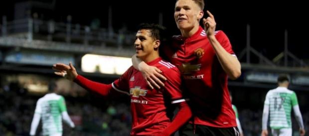 Sánchez debutó en el Manchester United que goleó y avanza Sánchez debutó en el Manchester United que goleó y avanza