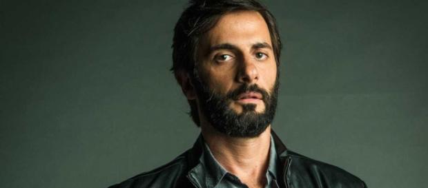 Vinicius, corrupto e pedófilo está com os dias contados na novela (Reprodução/Web) Vinicius, corrupto e pedófilo está com os dias contados na novela (Reprodução/Web)