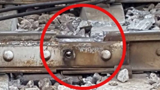 Lo scambio danneggiato che ha provocato l'incidente - Corriere.it - corriere.it