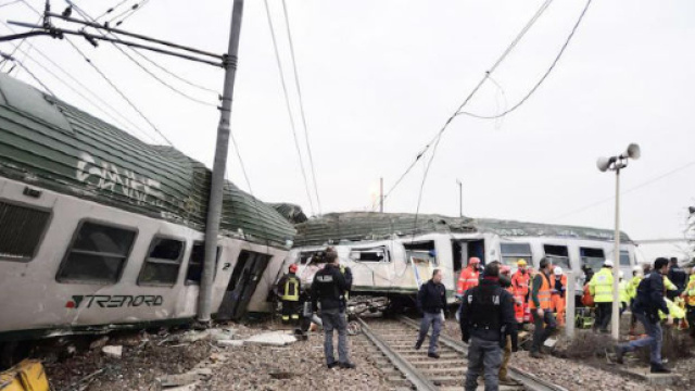 Milano, treno deraglia, 5 morti