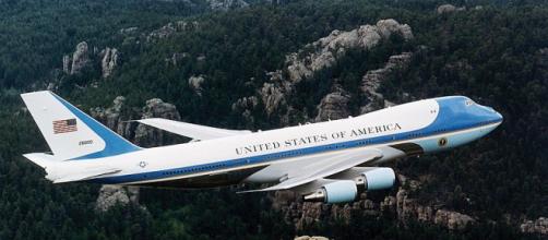 Air Force One during a past flight over Mount Rushmore.[image via commons wikimedia/US Air Force]