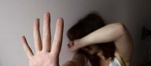 Genitori in Russia stuprano la figlia: 'Meglio noi che un maniaco'
