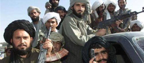 Guerriglieri armati in Afghanistan