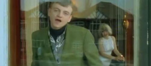 The Fall's Mark E Smith dies aged 60 |Image credit - ITV News | YouTube
