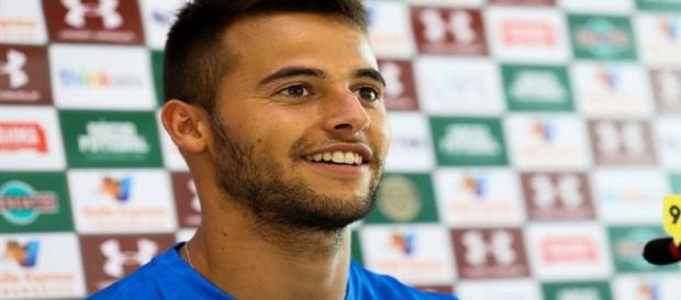 Vindo do Liverpool-URU, De Amores é o quarto reforço do Fluminense na temporada. (Foto: Twitter Oficial do FFC) Vindo do Liverpool-URU, De Amores é o quarto reforço do Fluminense na temporada. (Foto: Twitter Oficial do FFC)