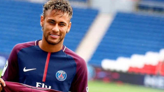 3 août 2017 : le jour où… Neymar a signé au PSG - Le Point - lepoint.fr
